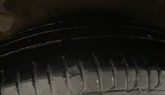 2015 Hyundai i10 SPORTZ 1.1, Petrol, Manual, 50,047 km, Right Rear Tyre Tread