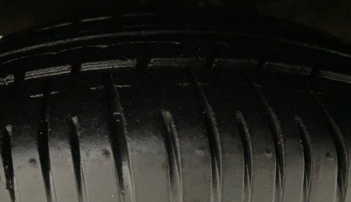 2015 Hyundai i10 SPORTZ 1.1, Petrol, Manual, 50,047 km, Left Front Tyre Tread