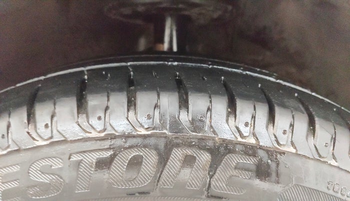 2022 Maruti Ertiga   VXI (O) CNG, CNG, Manual, 44,485 km, Right Front Tyre Tread