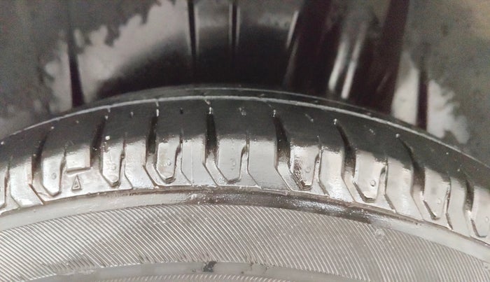 2022 Maruti Ertiga   VXI (O) CNG, CNG, Manual, 44,485 km, Left Rear Tyre Tread