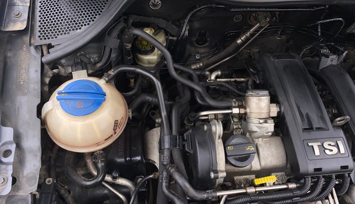 2016 Volkswagen Vento HIGHLINE PETROL AT, Petrol, Automatic, 1,21,165 km, Engine View - Right