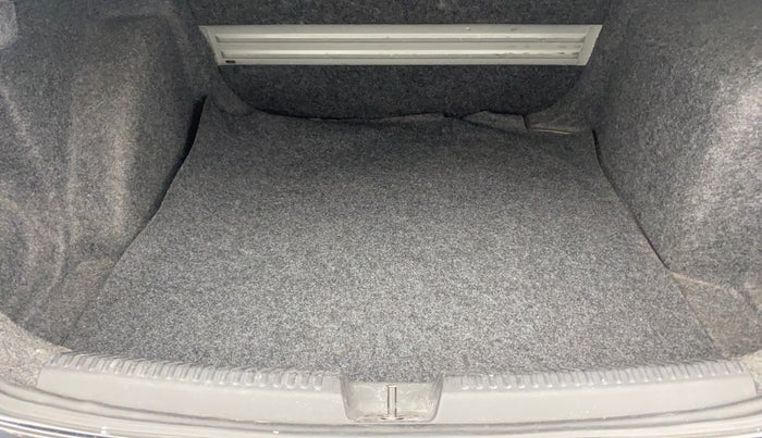 2016 Volkswagen Vento HIGHLINE PETROL AT, Petrol, Automatic, 1,21,165 km, Boot Inside