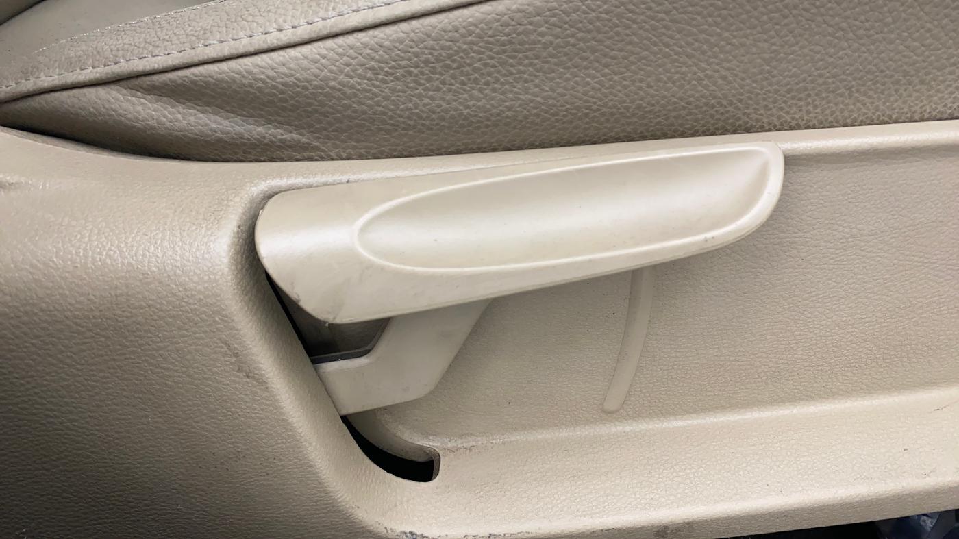 2016 Volkswagen Vento HIGHLINE PETROL AT, Petrol, Automatic, 1,21,165 km, Driver Side Adjustment Panel
