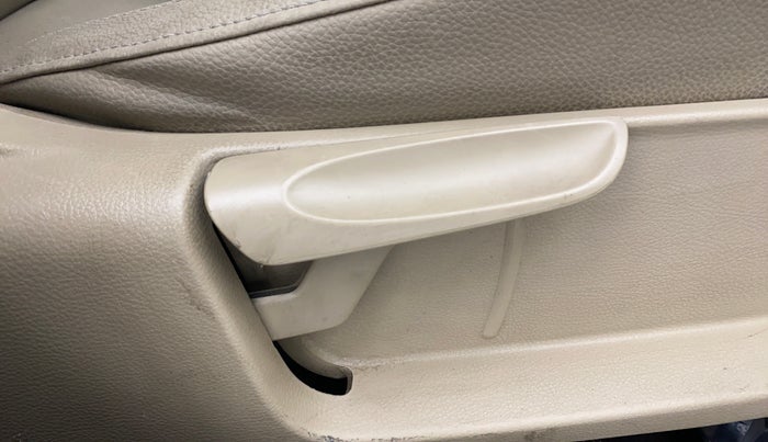 2016 Volkswagen Vento HIGHLINE PETROL AT, Petrol, Automatic, 1,21,165 km, Driver Side Adjustment Panel