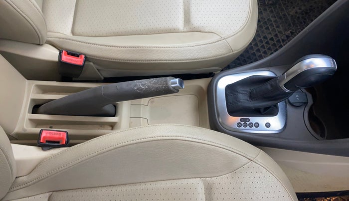 2016 Volkswagen Vento HIGHLINE PETROL AT, Petrol, Automatic, 1,21,165 km, Gear Lever