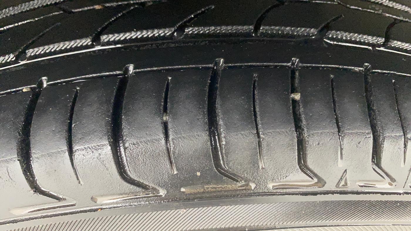 2016 Volkswagen Vento HIGHLINE PETROL AT, Petrol, Automatic, 1,21,165 km, Right Rear Tyre Tread