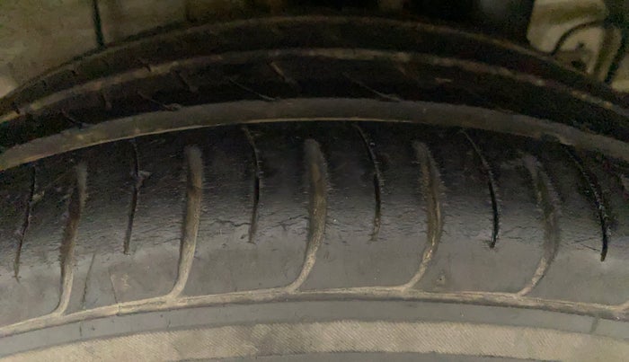 2019 Hyundai Elite i20 MAGNA PLUS 1.2, Petrol, Manual, 25,475 km, Left Rear Tyre Tread