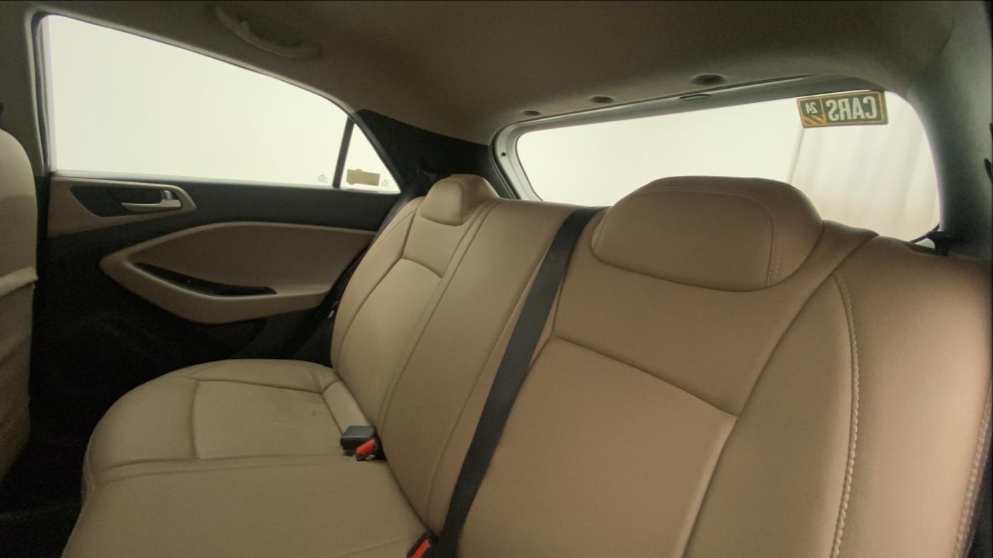 2019 Hyundai Elite i20 MAGNA PLUS 1.2, Petrol, Manual, 25,475 km, Right Side Rear Door Cabin