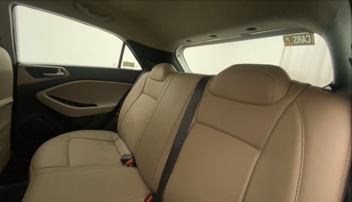 2019 Hyundai Elite i20 MAGNA PLUS 1.2, Petrol, Manual, 25,475 km, Right Side Rear Door Cabin