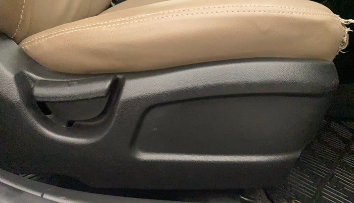 2019 Hyundai Elite i20 MAGNA PLUS 1.2, Petrol, Manual, 25,475 km, Driver Side Adjustment Panel