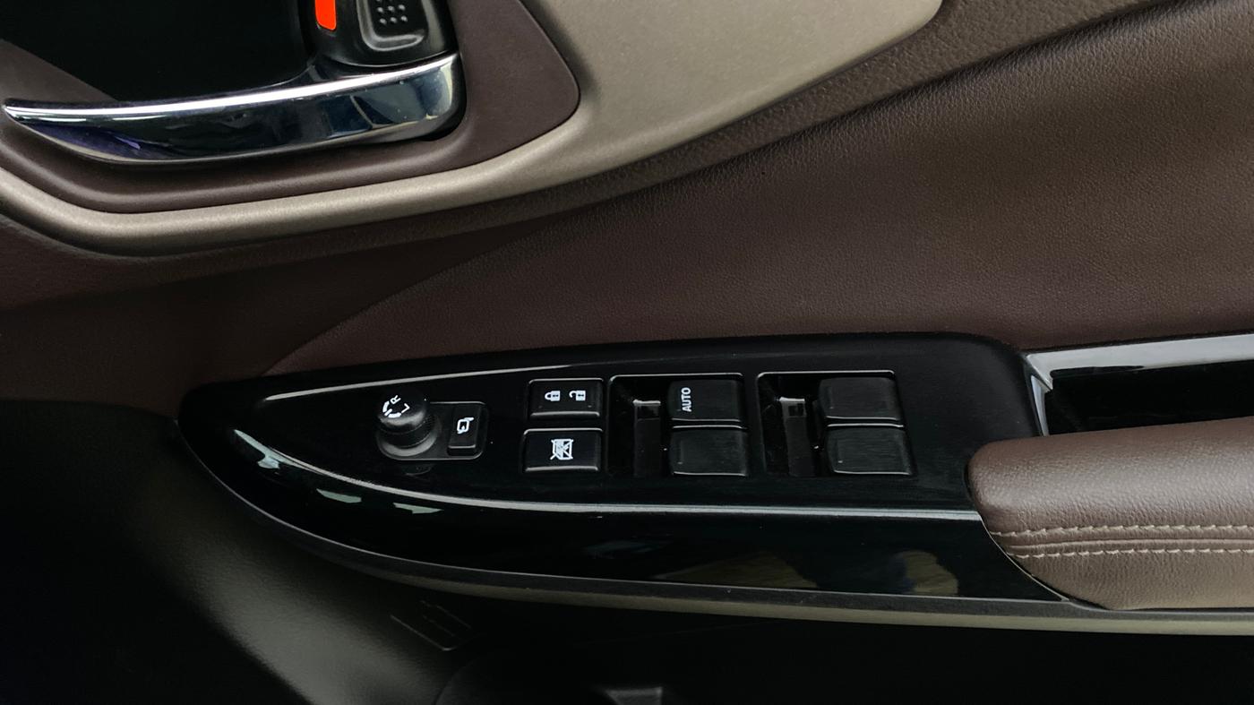 2023 Maruti FRONX ALPHA 1.0L TURBO 6 AT, Petrol, Automatic, 20,611 km, Driver Side Door Panels Control