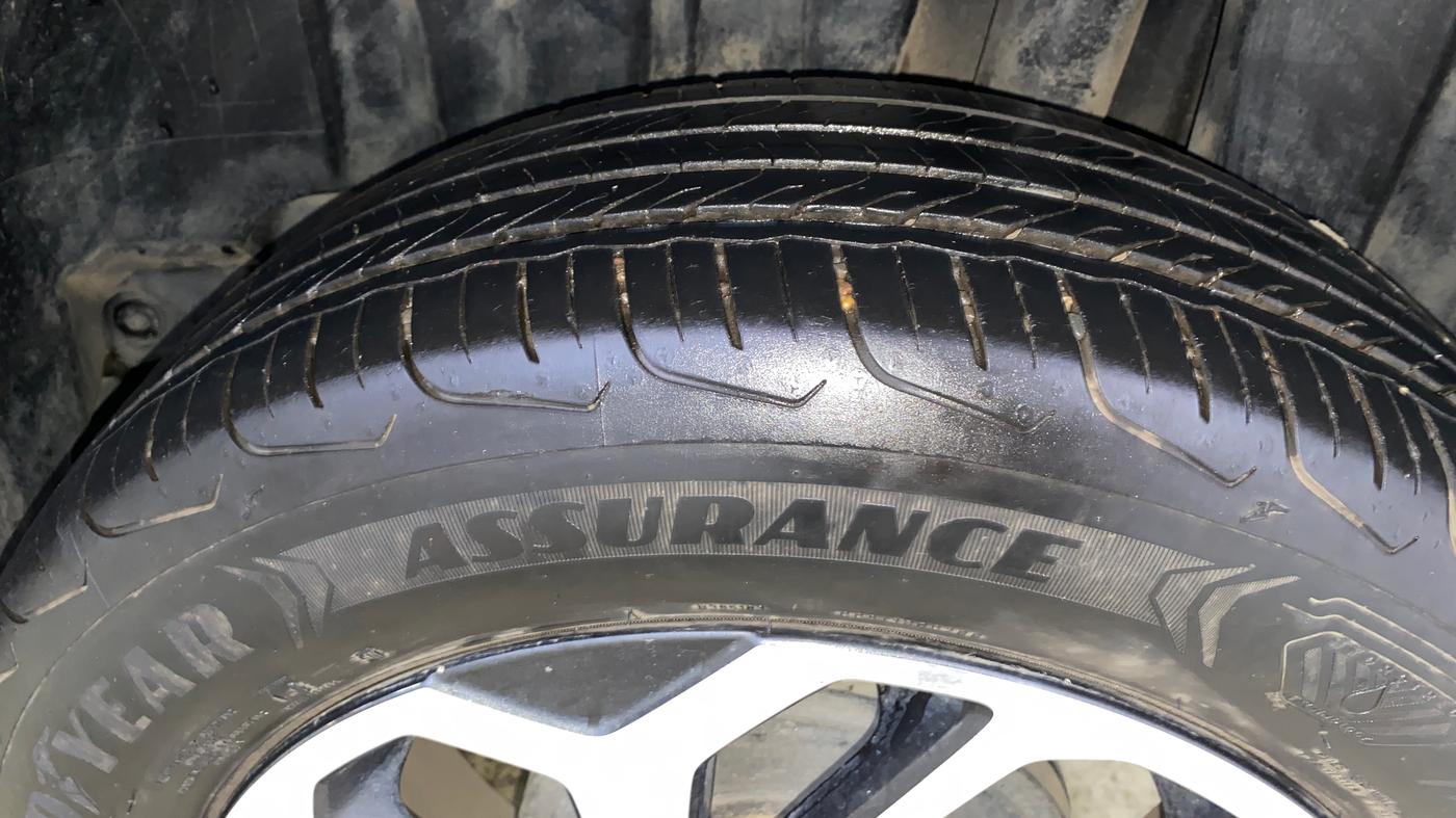 2023 Maruti FRONX ALPHA 1.0L TURBO 6 AT, Petrol, Automatic, 20,611 km, Left Rear Tyre Tread