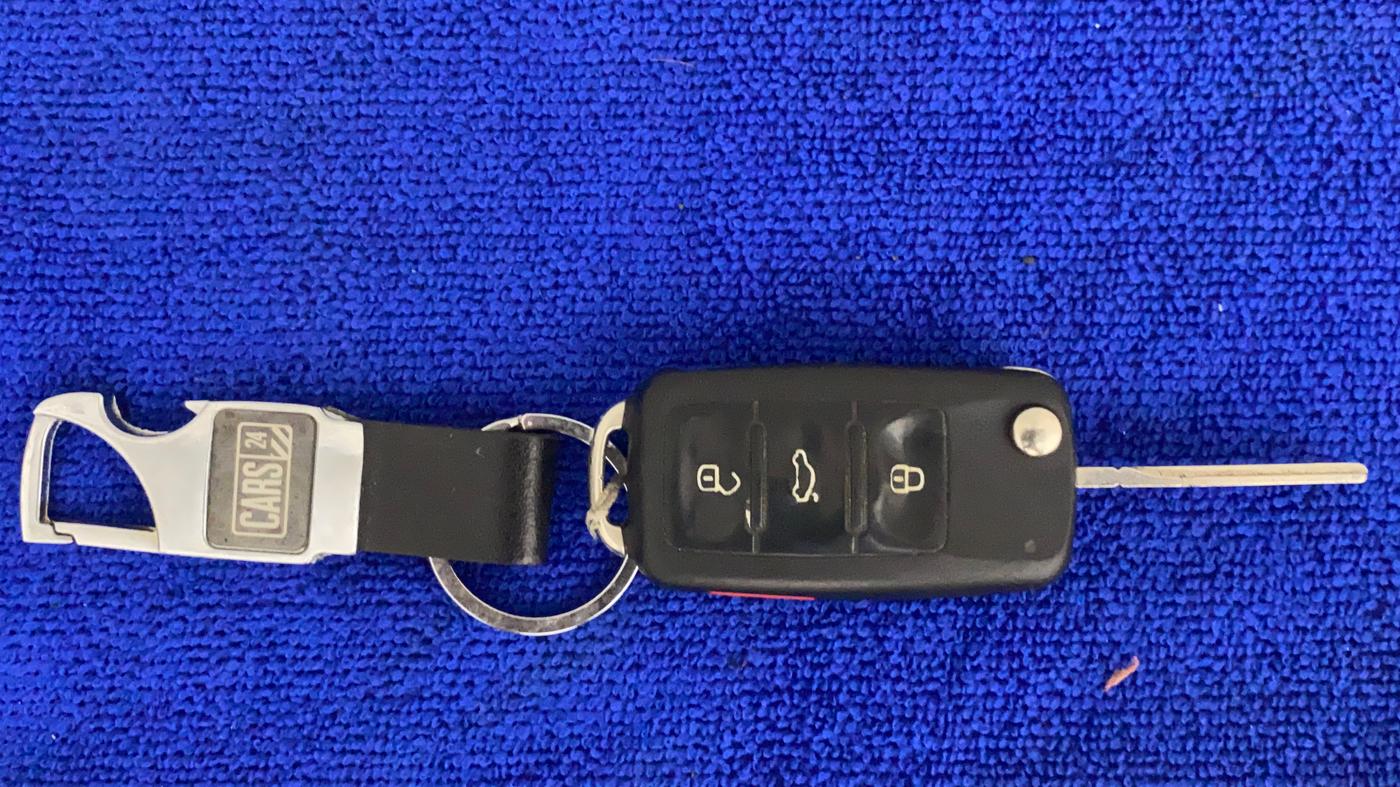 2013 Skoda Rapid ACTIVE 1.6 MPI MT PLUS, Petrol, Manual, 90,993 km, Key Close Up