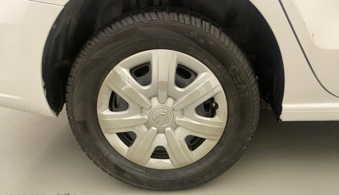 2013 Skoda Rapid ACTIVE 1.6 MPI MT PLUS, Petrol, Manual, 90,993 km, Right Rear Wheel