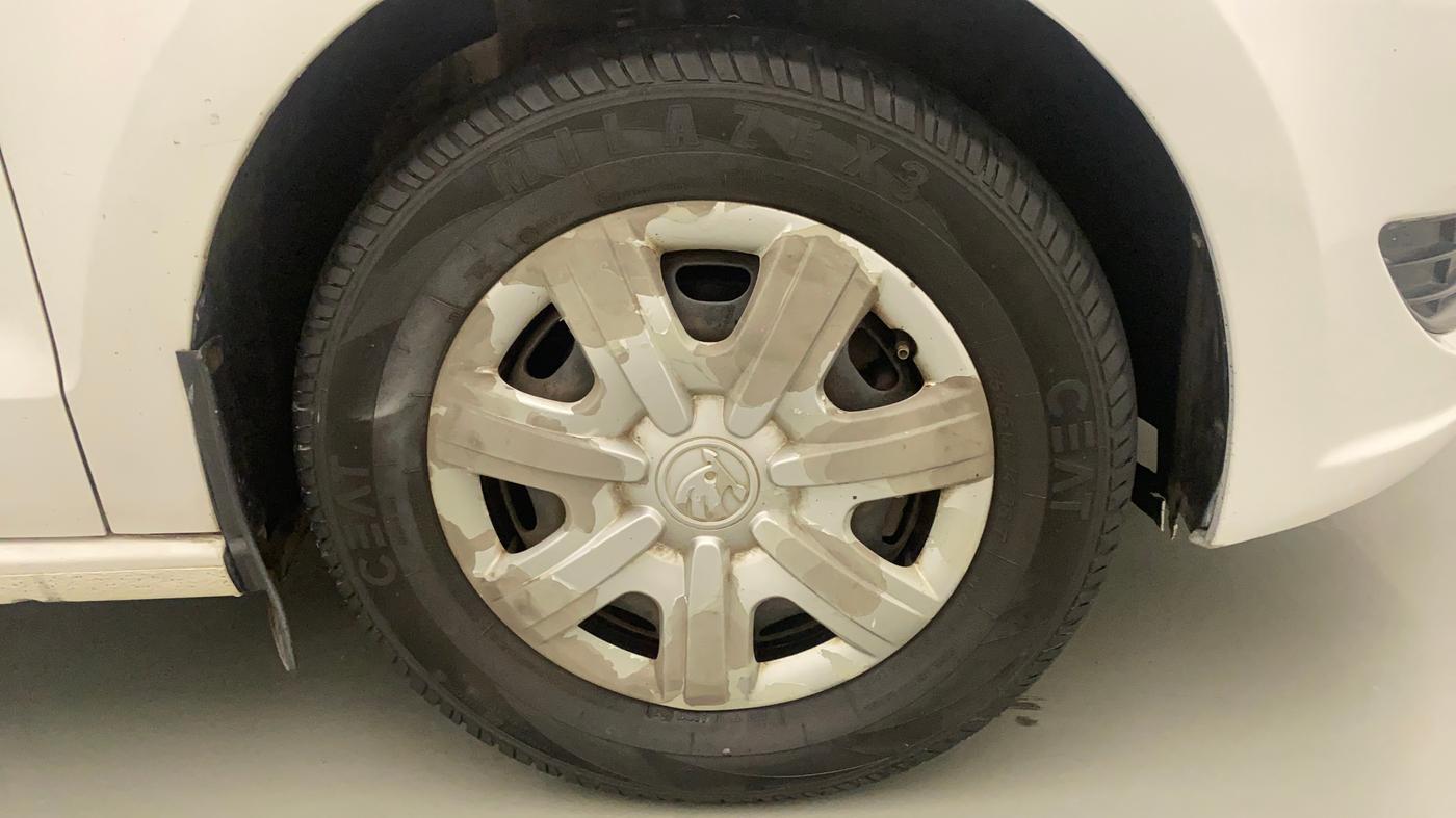 2013 Skoda Rapid ACTIVE 1.6 MPI MT PLUS, Petrol, Manual, 90,993 km, Right Front Wheel