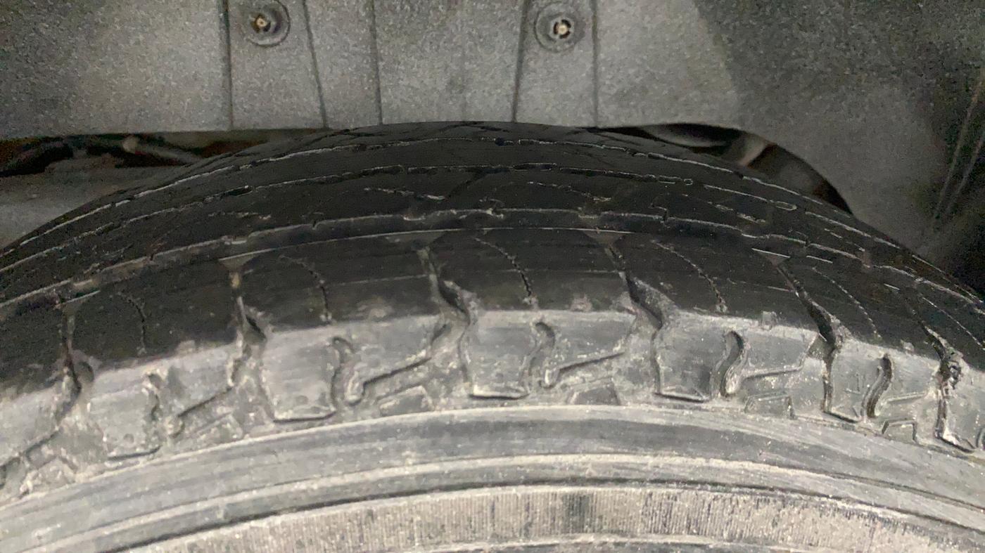 2017 Mahindra TUV300 T8, Diesel, Manual, 87,345 km, Left Rear Tyre Tread