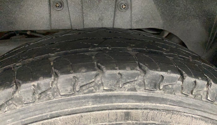 2017 Mahindra TUV300 T8, Diesel, Manual, 87,345 km, Left Rear Tyre Tread