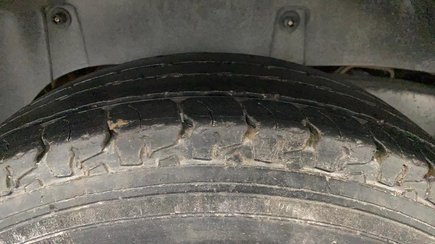 2017 Mahindra TUV300 T8, Diesel, Manual, 87,345 km, Right Rear Tyre Tread