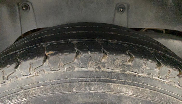 2017 Mahindra TUV300 T8, Diesel, Manual, 87,345 km, Right Rear Tyre Tread