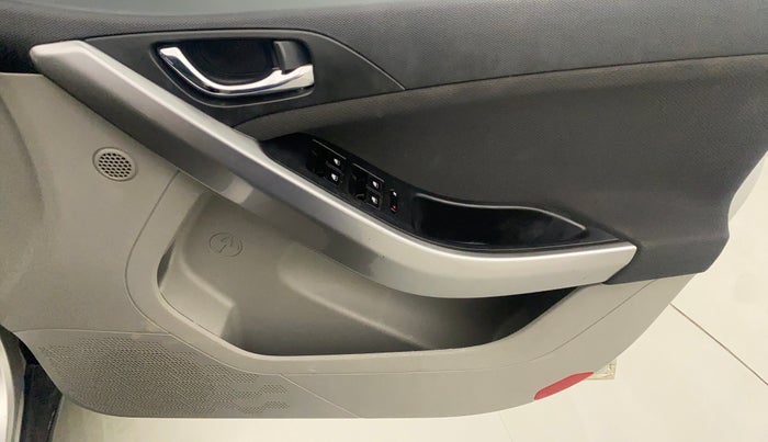2018 Tata NEXON XZ PLUS PETROL, CNG, Manual, 48,402 km, Driver Side Door Panels Control