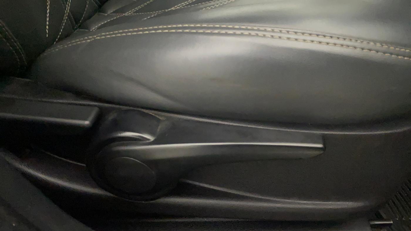 2018 Tata NEXON XZ PLUS PETROL, CNG, Manual, 48,402 km, Driver Side Adjustment Panel