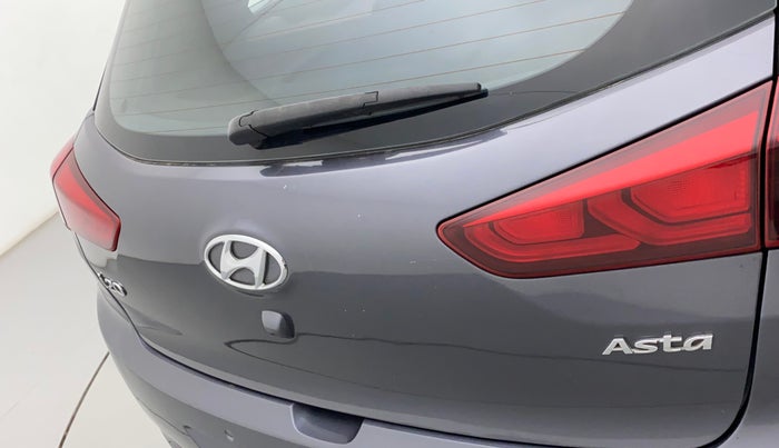 2017 Hyundai Elite i20 ASTA 1.2 (O), Petrol, Manual, 42,999 km, Dicky (Boot door) - Minor scratches