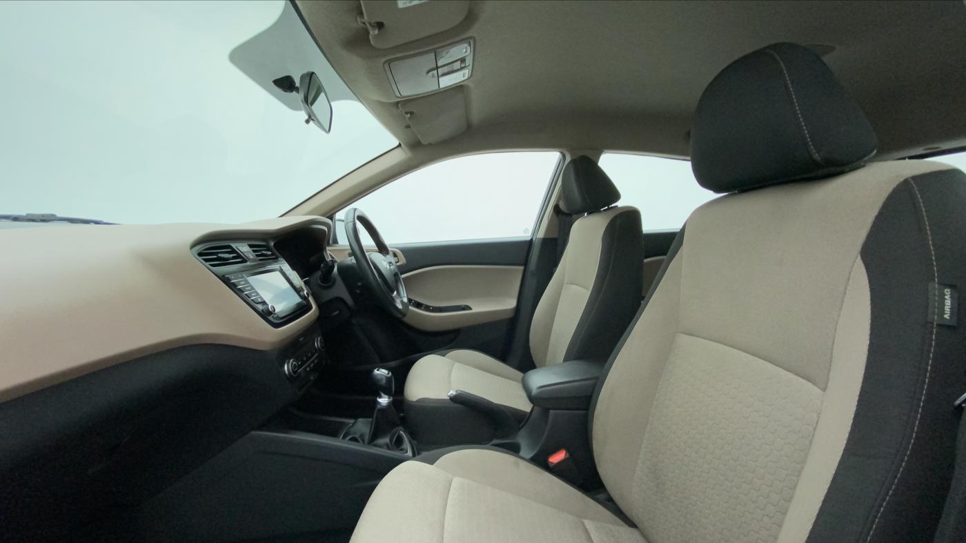 2017 Hyundai Elite i20 ASTA 1.2 (O), Petrol, Manual, 42,999 km, Right Side Front Door Cabin