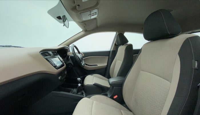 2017 Hyundai Elite i20 ASTA 1.2 (O), Petrol, Manual, 42,999 km, Right Side Front Door Cabin