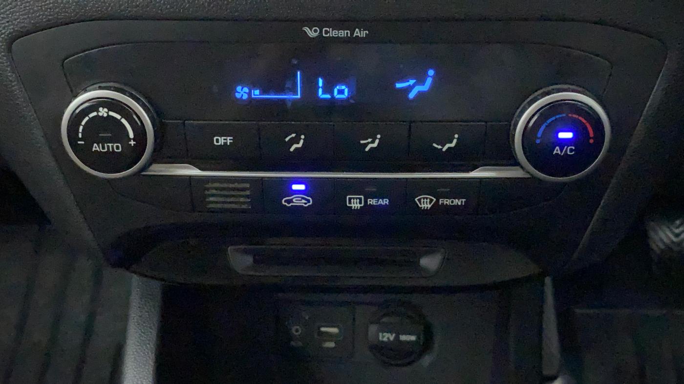 2017 Hyundai Elite i20 ASTA 1.2 (O), Petrol, Manual, 42,999 km, Automatic Climate Control