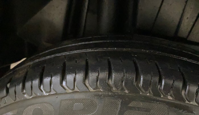 2018 Maruti Dzire VXI, Petrol, Manual, 49,715 km, Right Rear Tyre Tread