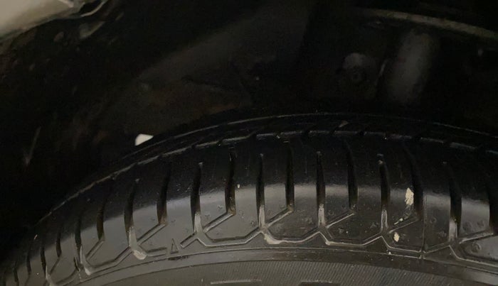 2018 Maruti Dzire VXI, Petrol, Manual, 49,715 km, Left Front Tyre Tread