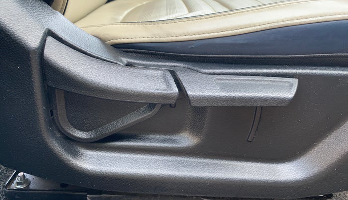 2022 KIA CARENS LUXURY PLUS 1.4 PETROL 7 STR, Petrol, Manual, 25,165 km, Driver Side Adjustment Panel