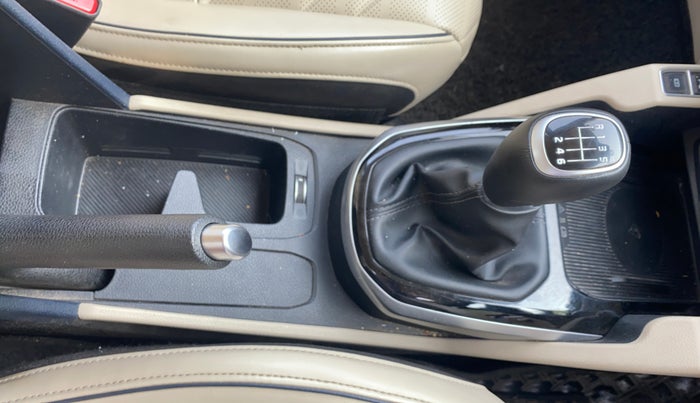 2022 KIA CARENS LUXURY PLUS 1.4 PETROL 7 STR, Petrol, Manual, 25,165 km, Gear Lever