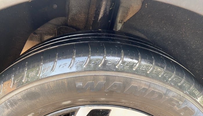 2022 KIA CARENS LUXURY PLUS 1.4 PETROL 7 STR, Petrol, Manual, 25,165 km, Right Rear Tyre Tread