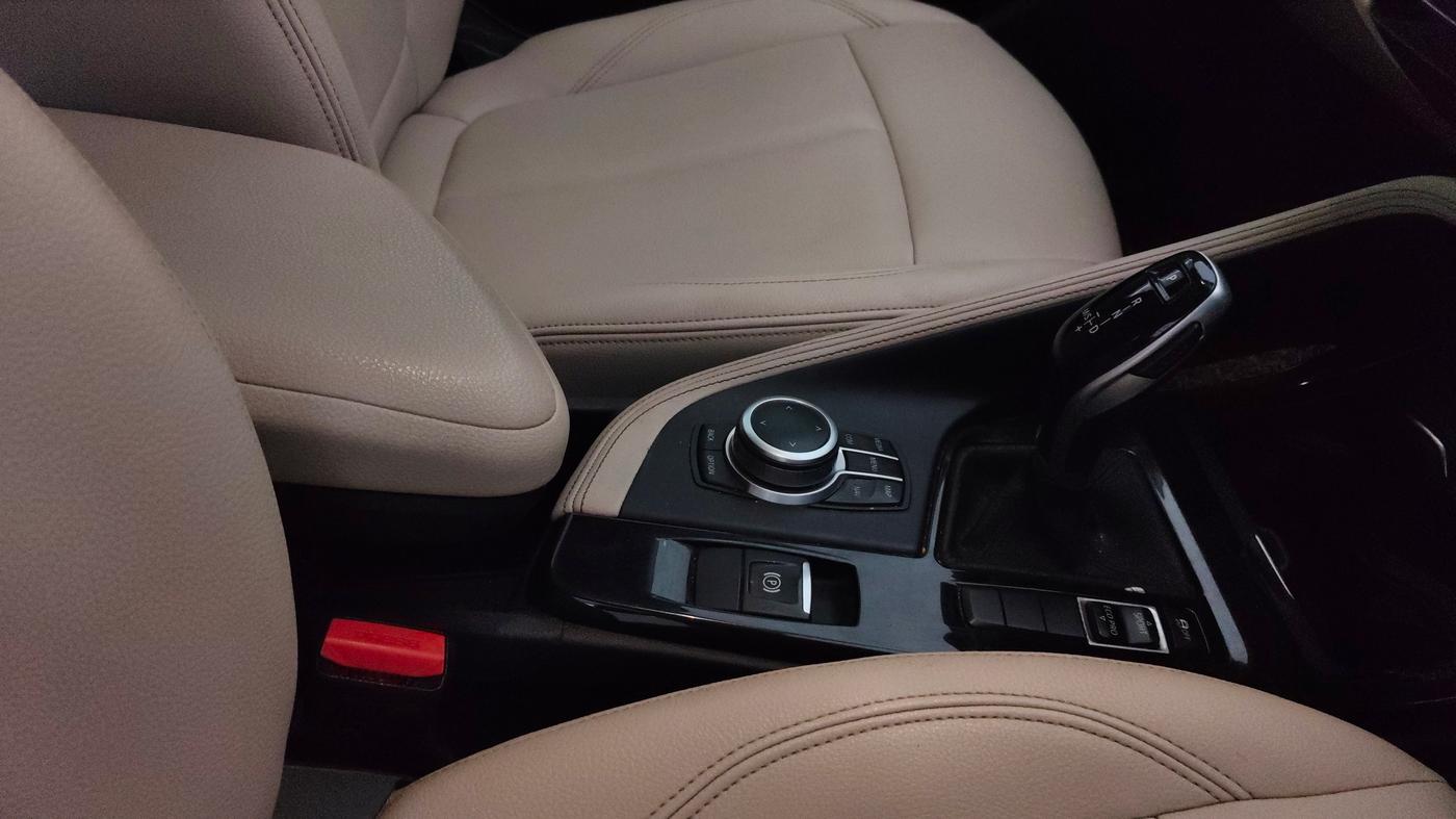 2020 BMW X1 SDrive20i Xline, Petrol, Automatic, 58,334 km, Gear Lever