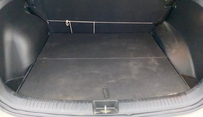 2017 Hyundai Creta 1.4 S PLUS, Diesel, Manual, 58,830 km, Boot Inside