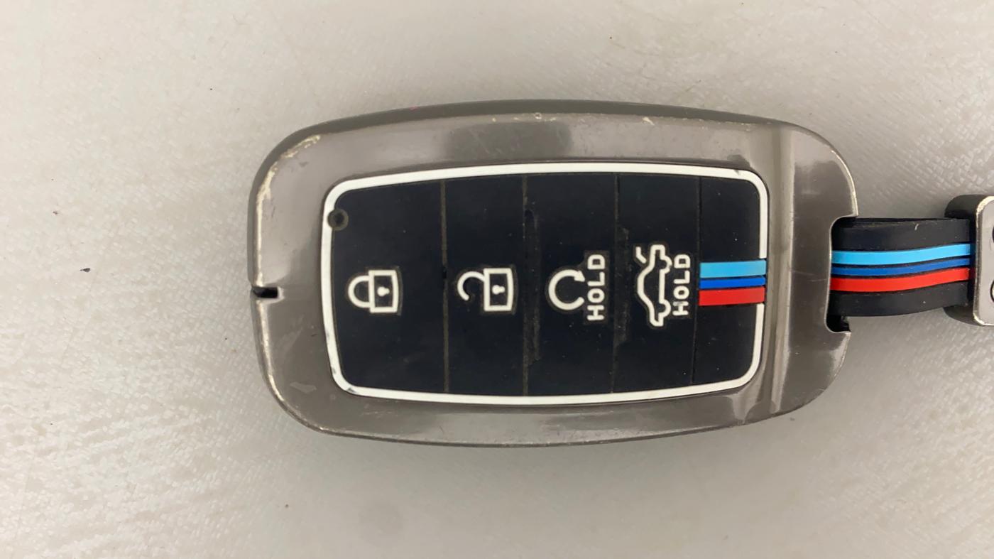 2020 KIA SONET HTX 1.0 IMT, Petrol, Manual, 14,463 km, Key Close Up