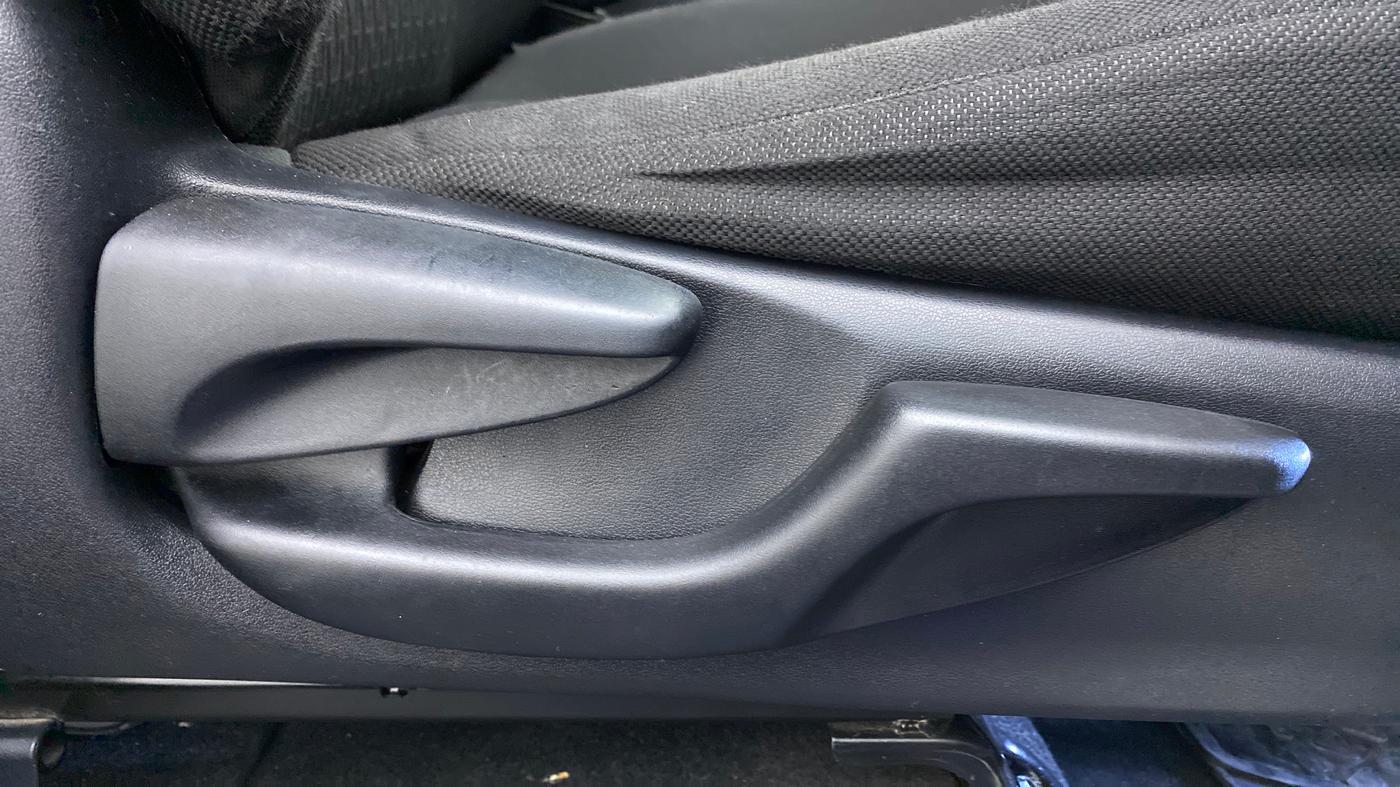 2018 Toyota Innova Crysta 2.4 GX 7 STR, Diesel, Manual, 53,092 km, Driver Side Adjustment Panel