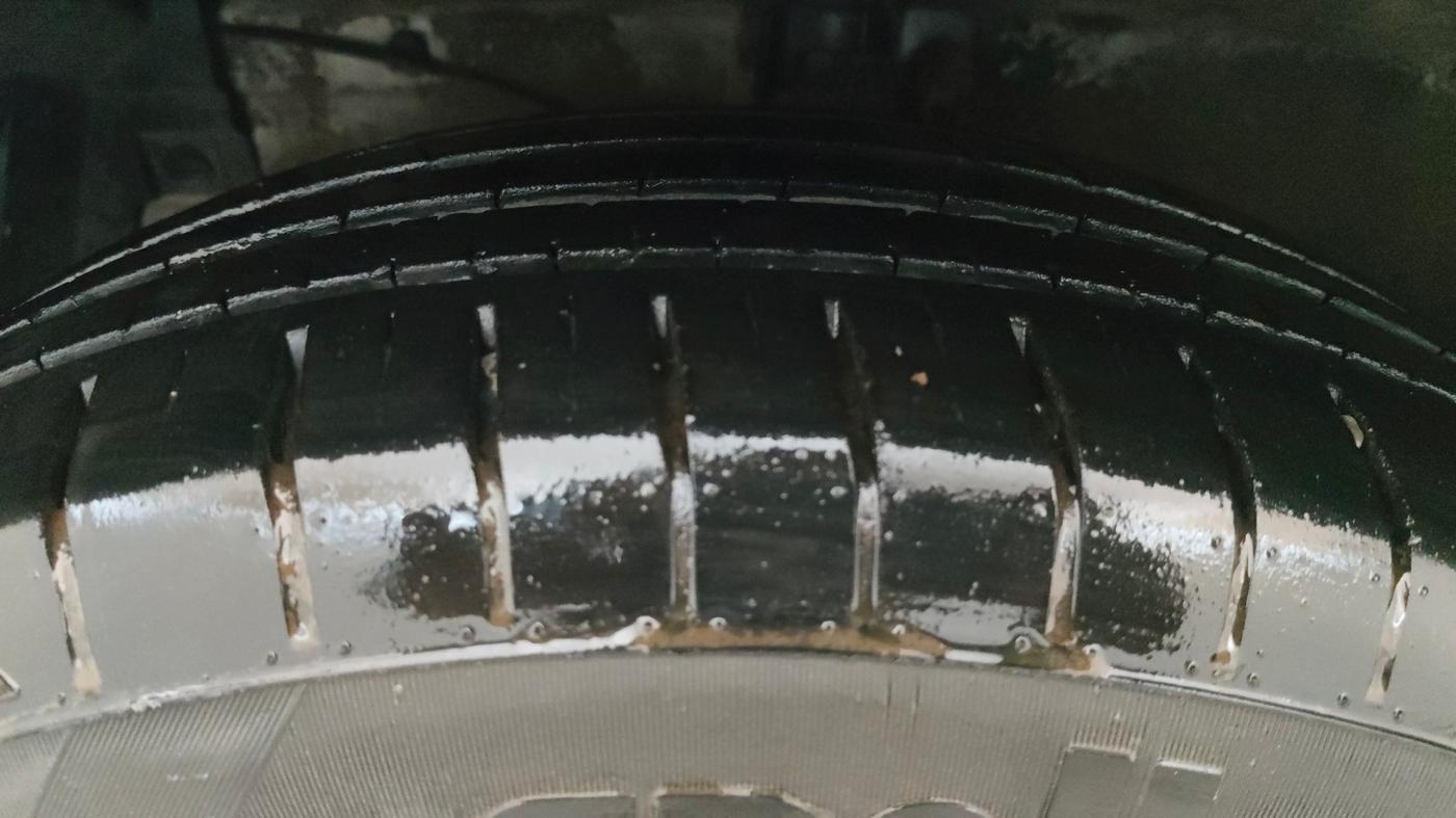 2014 Maruti Ertiga ZXI, CNG, Manual, 47,925 km, Left Front Tyre Tread