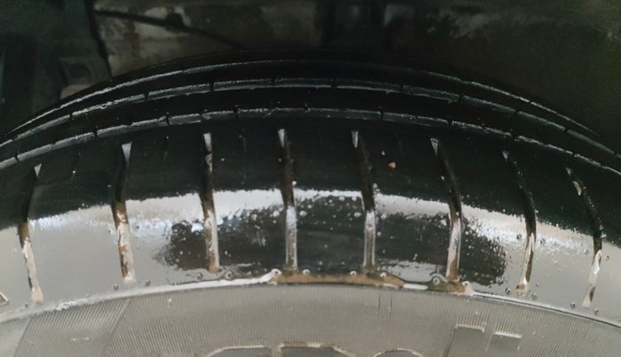2014 Maruti Ertiga ZXI, CNG, Manual, 47,925 km, Left Front Tyre Tread