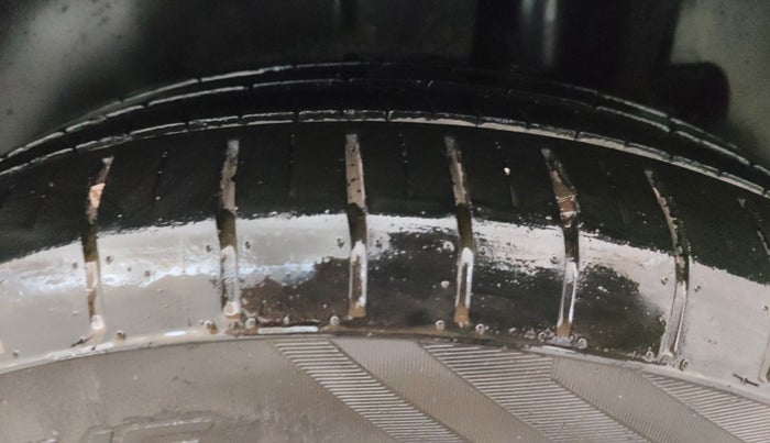 2014 Maruti Ertiga ZXI, CNG, Manual, 47,925 km, Left Rear Tyre Tread