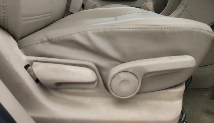 2014 Maruti Ertiga ZXI, CNG, Manual, 47,925 km, Driver Side Adjustment Panel