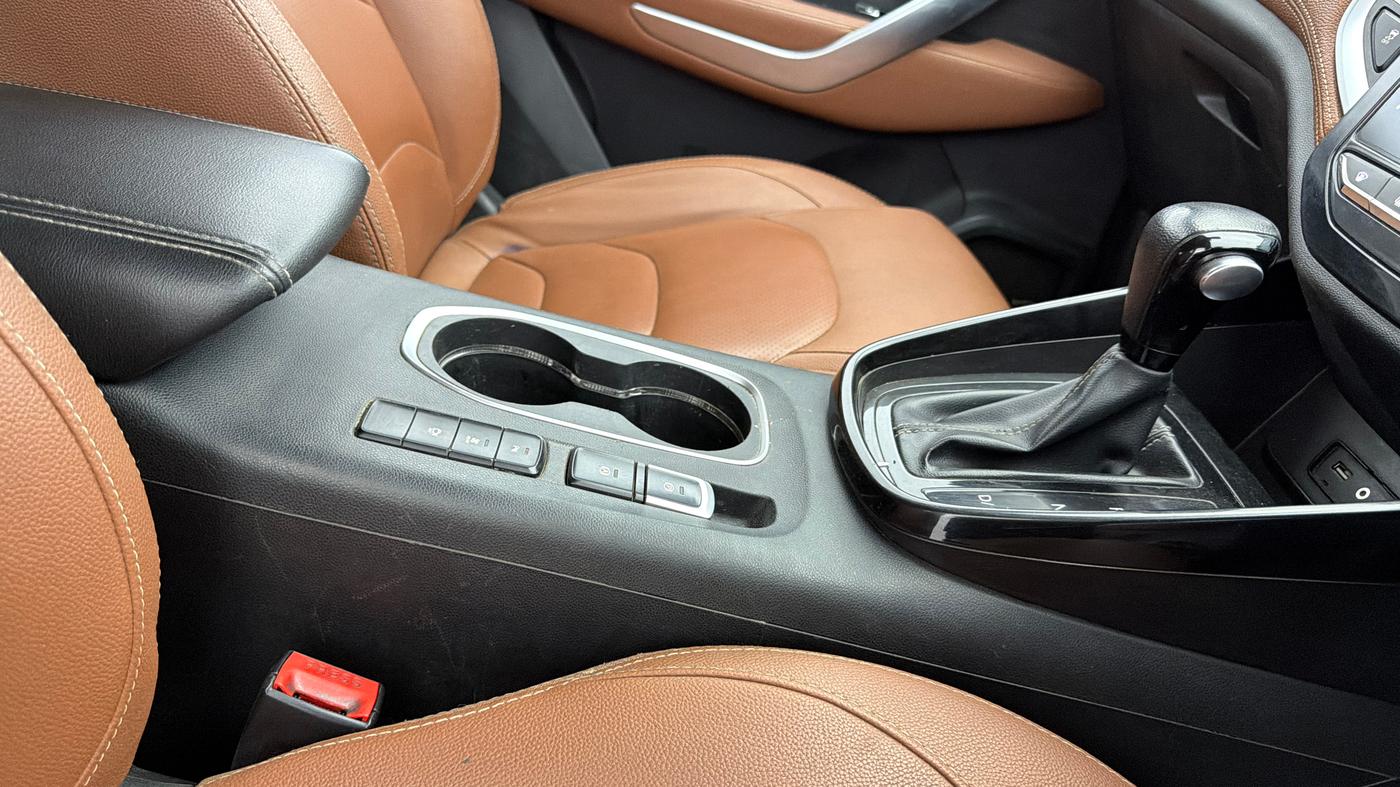 2020 MG HECTOR PLUS SHARP 1.5 PETROL TURBO DCT 6-STR, Petrol, Automatic, 79,445 km, Gear Lever