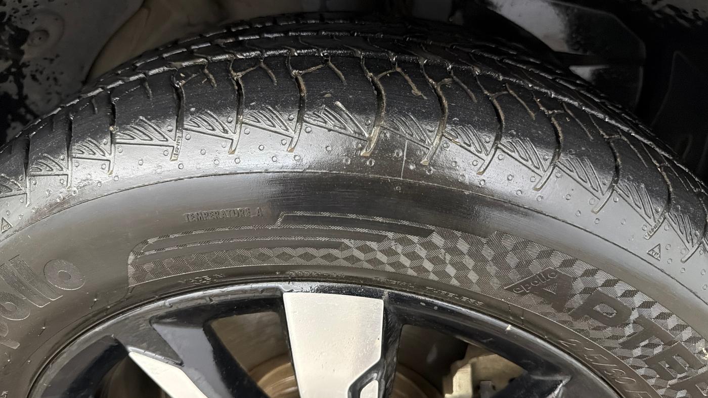2020 MG HECTOR PLUS SHARP 1.5 PETROL TURBO DCT 6-STR, Petrol, Automatic, 79,445 km, Right Front Tyre Tread