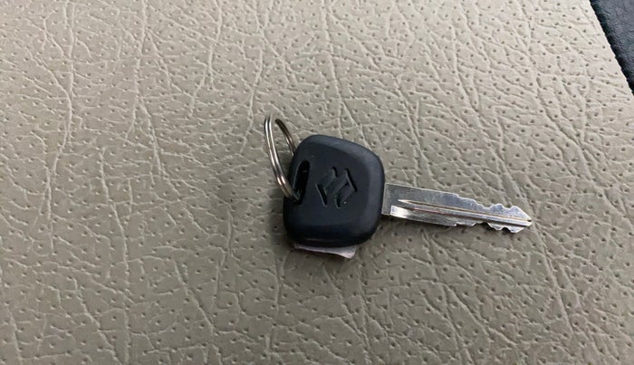 2022 Maruti Eeco 5 STR AC CNG (O), CNG, Manual, 24,381 km, Key Close Up