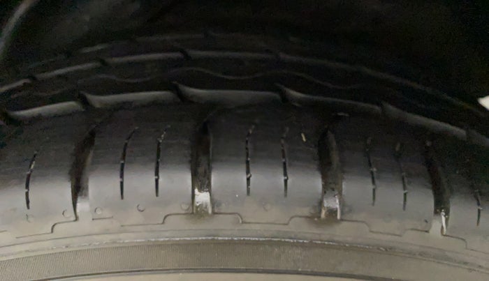 2014 Hyundai Verna FLUIDIC 1.6 VTVT SX, Petrol, Manual, 42,650 km, Left Rear Tyre Tread