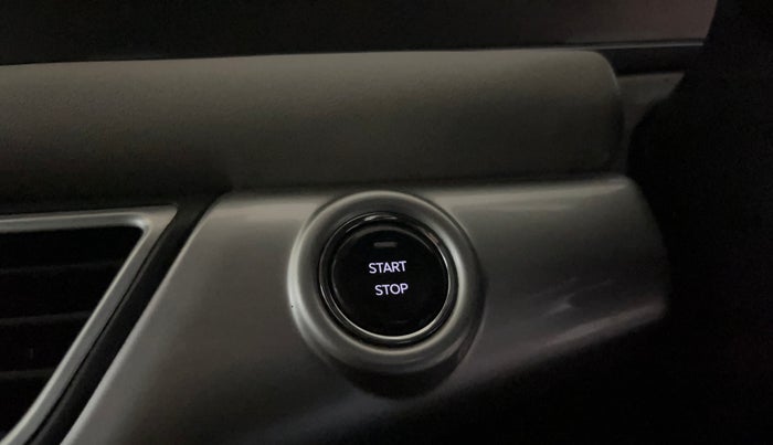 2022 Mahindra XUV700 AX 7 LUXURY D MT 7 STR, Diesel, Manual, 48,333 km, Keyless Start/ Stop Button