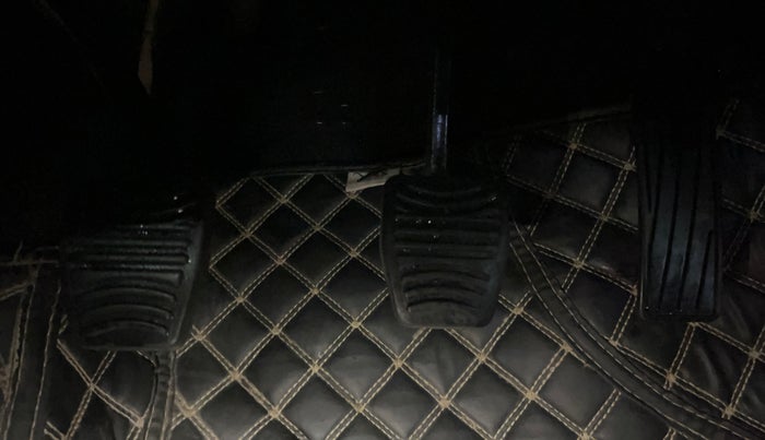 2022 Mahindra XUV700 AX 7 LUXURY D MT 7 STR, Diesel, Manual, 48,333 km, Pedals