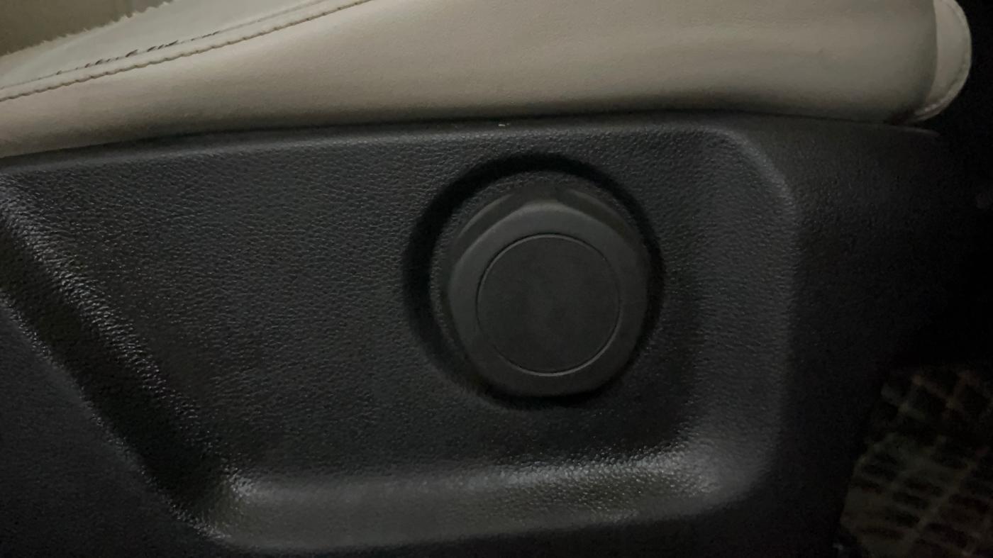 2022 Mahindra XUV700 AX 7 LUXURY D MT 7 STR, Diesel, Manual, 48,333 km, Driver Side Adjustment Panel