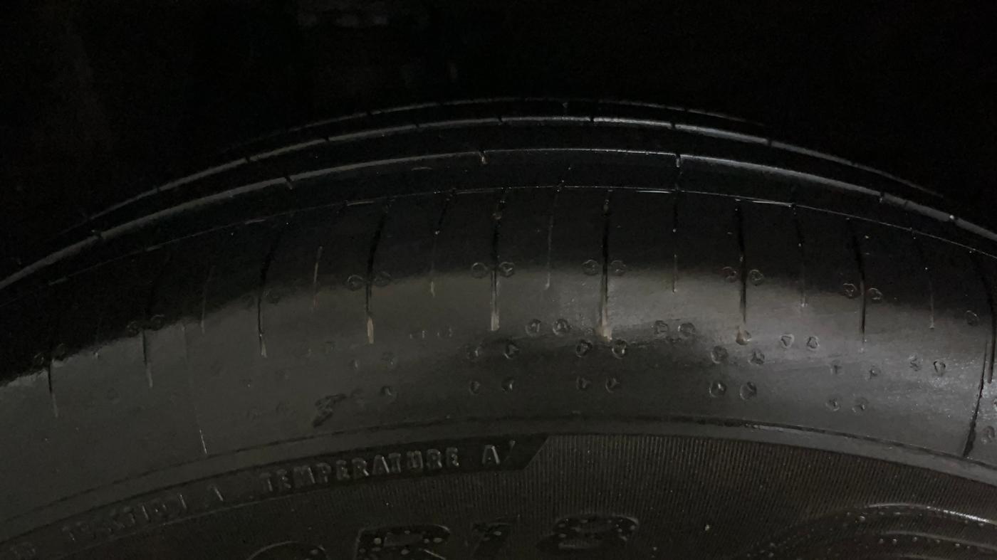2022 Mahindra XUV700 AX 7 LUXURY D MT 7 STR, Diesel, Manual, 48,333 km, Right Rear Tyre Tread